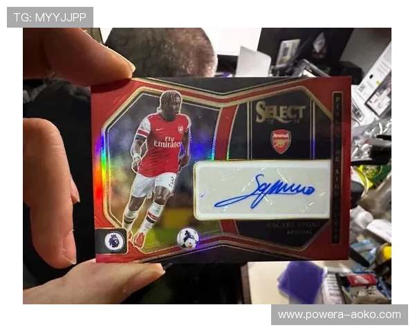 足球球星卡收藏新趋势：为何越来越多收藏者选择不拆卡直接保留价值